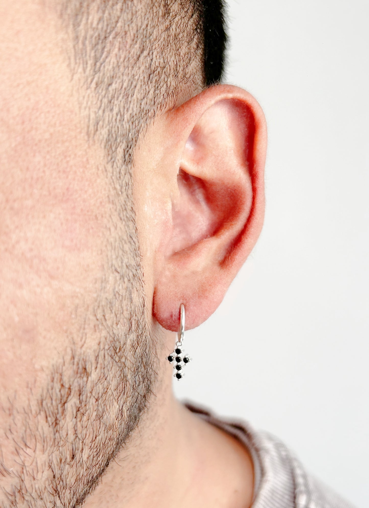 Aros Hombre Cruz Onyx