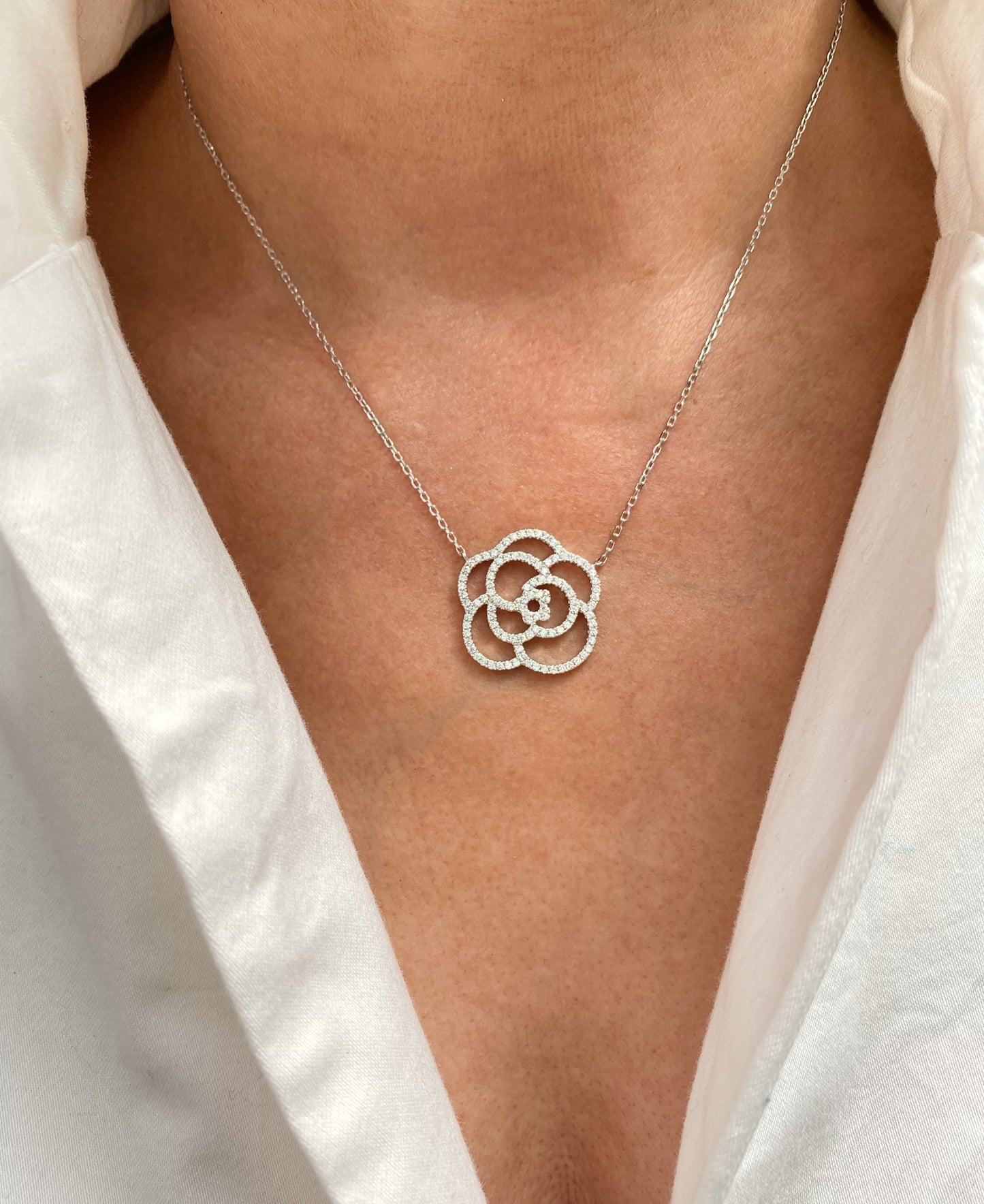 Collar Camelia