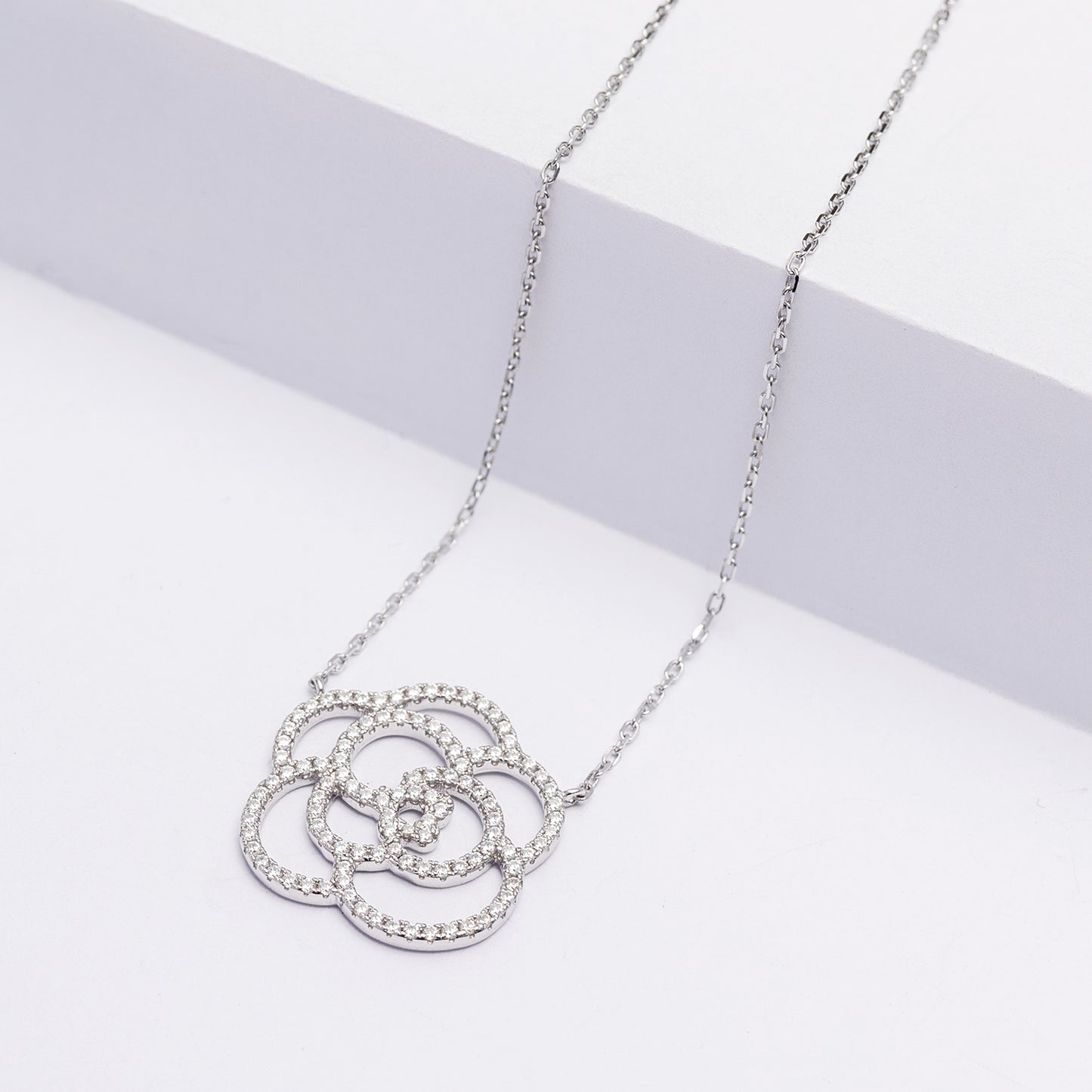 Collar Camelia