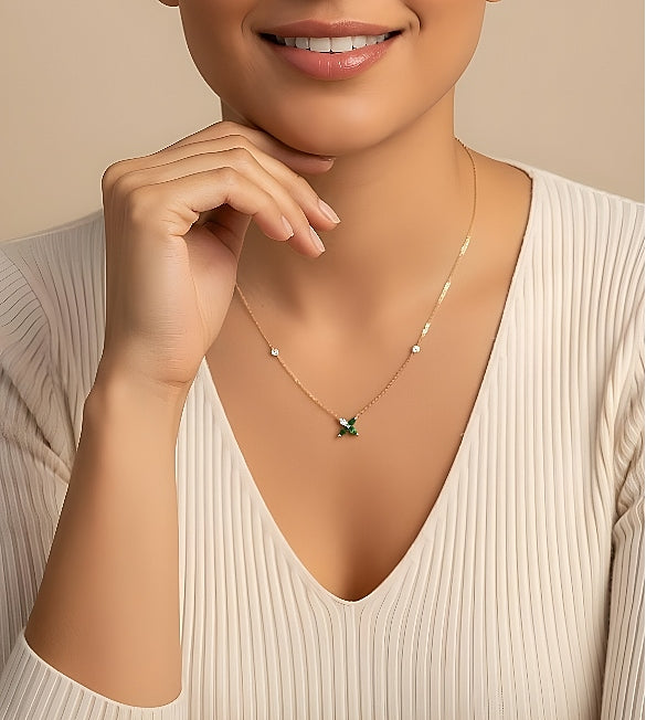 Collar Flor de Cerezo Baño de Oro 18 Kts